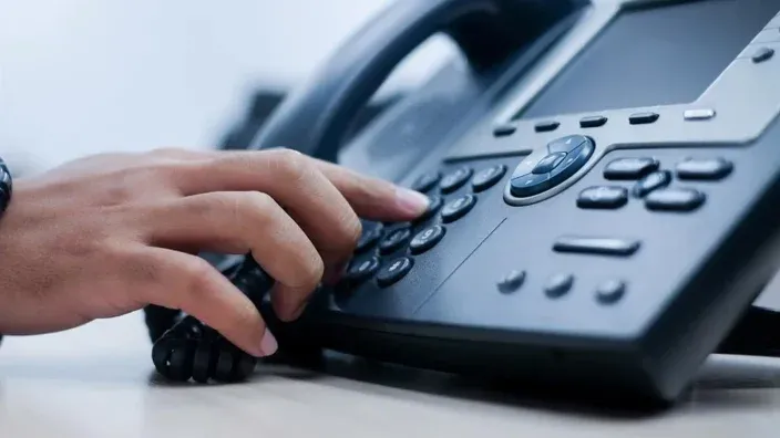 VoIP vs teléfonos fijos: ¿Qué sistema telefónico es adecuado para su negocio?
